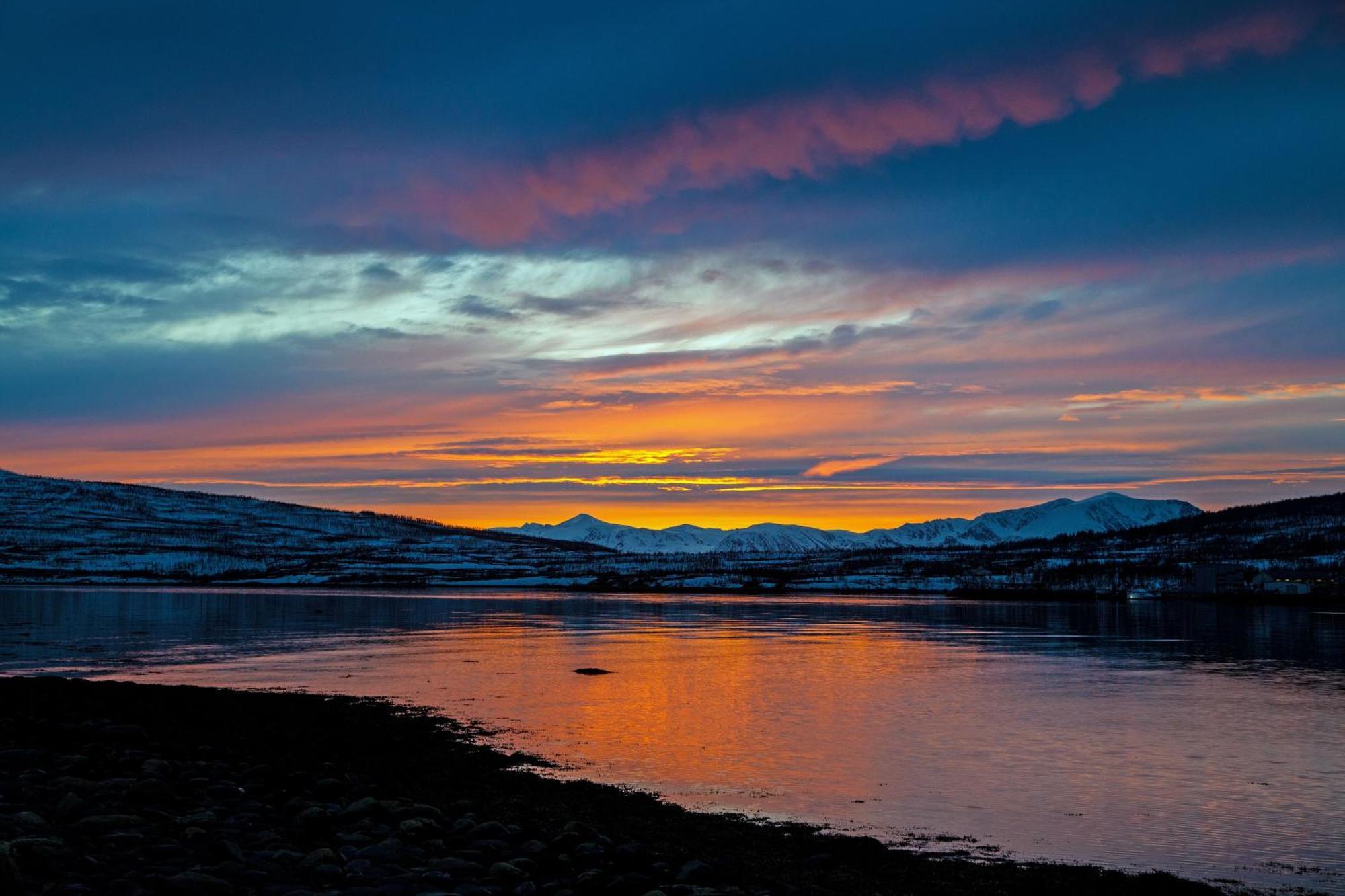 Nord-Lenangen Lyngen Fjordcampヴィラ エクステリア 写真